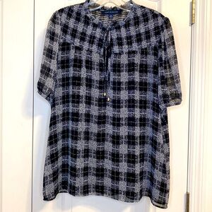 Tommy Hilfiger women’s pullover blouse size large black and white check.